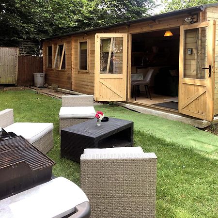 Cosy Garden Log Cabin Salisbury Exterior photo