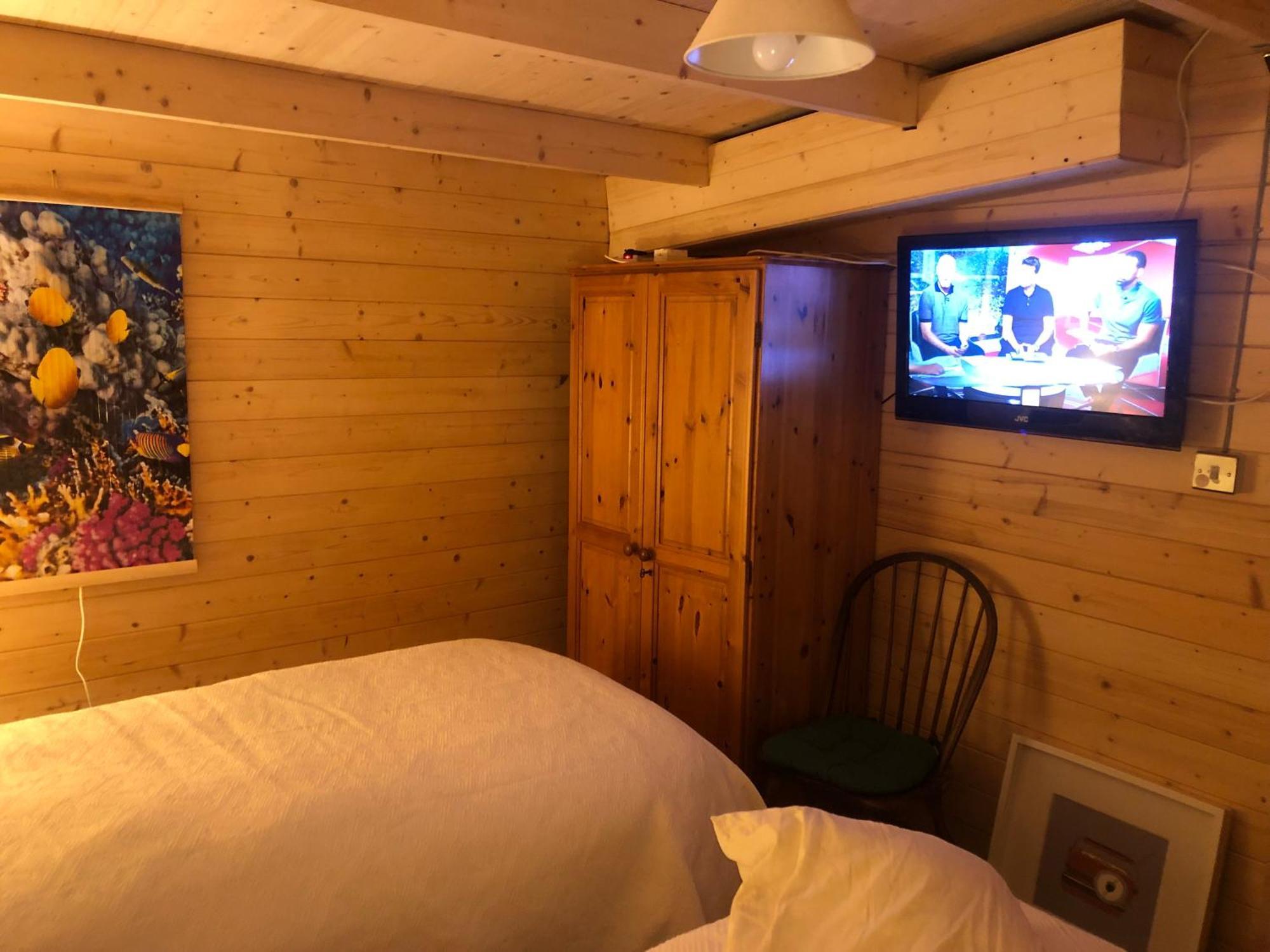 Cosy Garden Log Cabin Salisbury Exterior photo