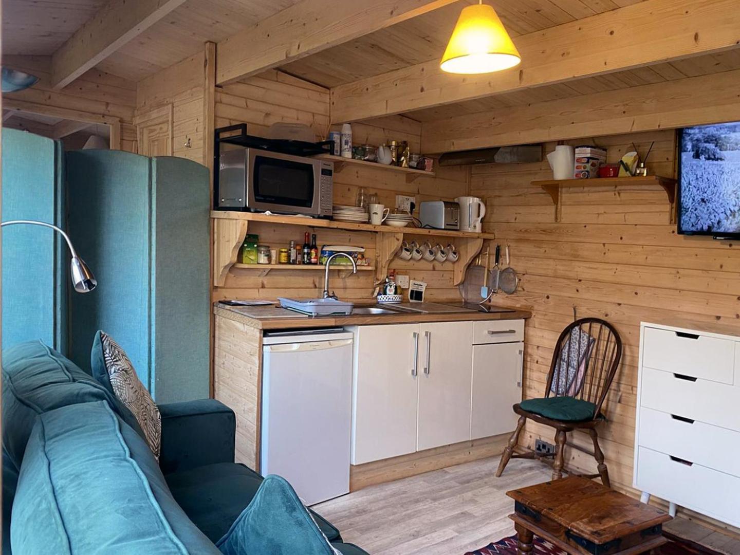 Cosy Garden Log Cabin Salisbury Exterior photo